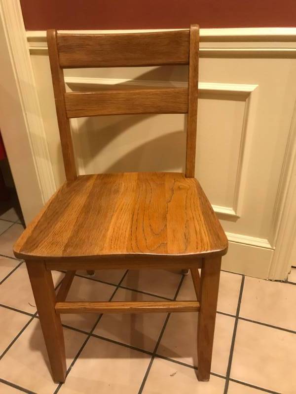 lot 2817 image: Light Wood ladder back chair
