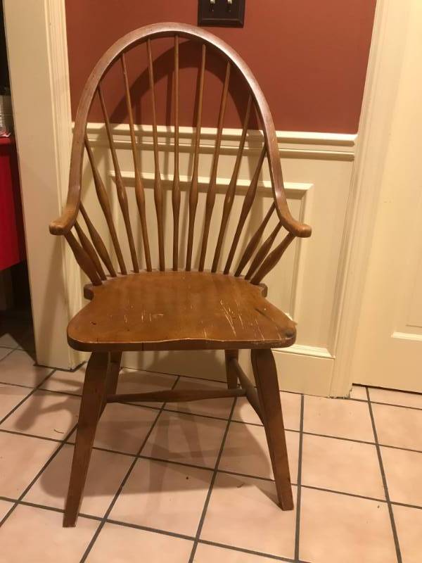lot 2818 image: High back spindle chair