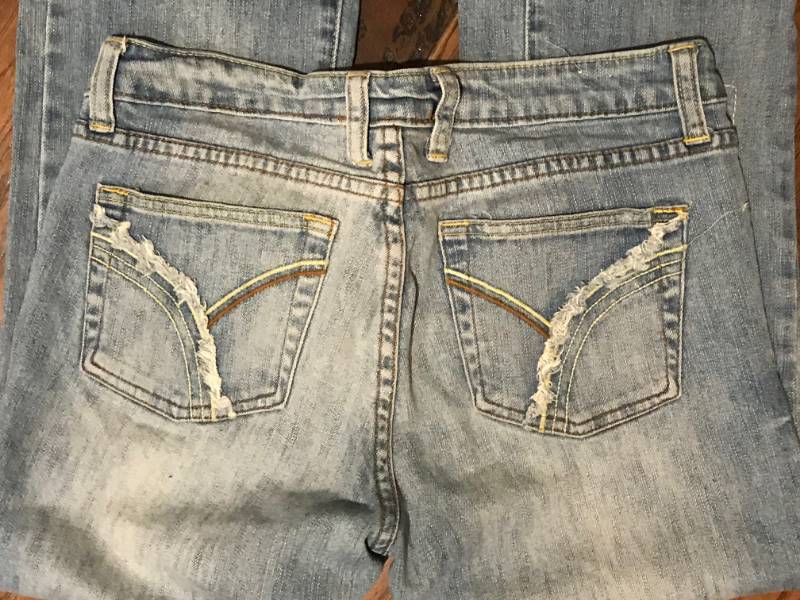 lot 2827 image: Arizona Womens Jeans-Size 7