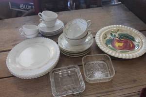lot 3918 image: Vintage Cups, Saucers and More