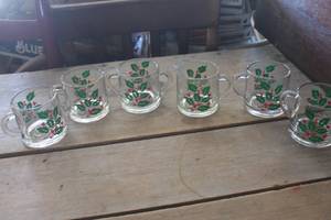 lot 3923 image: Vtg. Holly Glass Creamer, Sugar Bowl & Cups
