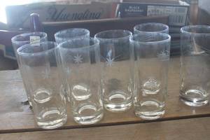 lot 3928 image: Vtg. Etched Glass Star Glasses