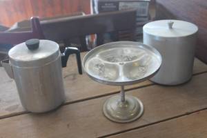 lot 3934 image: Vtg. Hammered Aluminum Relish Dish & More