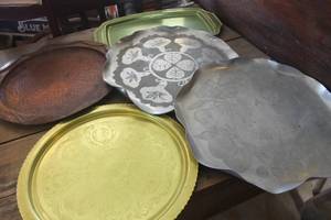 lot 3941 image: Vtg. Hammered Aluminum Serving Trays & More