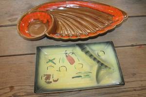 lot 3945 image: Lg. Vtg. Made in CA Serving Dish & Ashtray