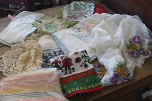 lot 3946 image: Vtg. Doilies, Tablecloth, Apron and More