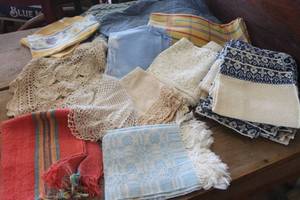 lot 3947 image: Vtg. Doilies, Tablecloth and More