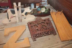lot 3948 image: Wood Cow Book Ends, Little Shelf and More