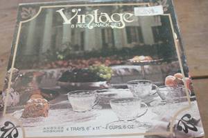 lot 3950 image: IOB Vintage 8 Piece Snack Set