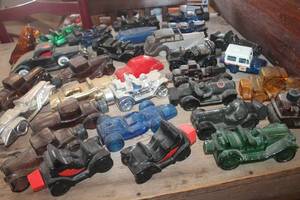 lot 3963 image: Vintage Avon Bottles Large Lot