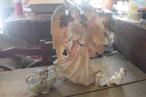 lot 3964 image: Vintage Made in Japan Angels and More