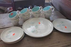 lot 3975 image: Vintage China Dish Set