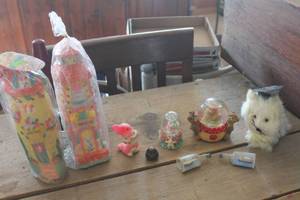lot 3983 image: Vtg. Easter Candles and More