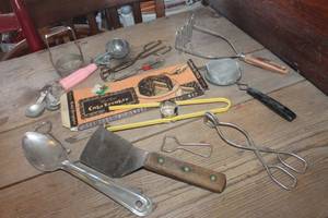 lot 3996 image: Vintage Can Openers, Ice Cream Scoop & More