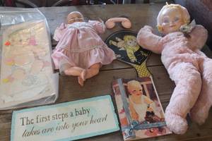 lot 4002 image: Vtg. Knickerbocker Baby with Tag and More