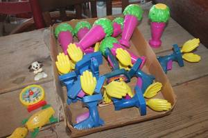 lot 4003 image: Vtg. Nickelondeon Toys and More