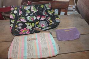 lot 4007 image: Vera Bradley Bag and More