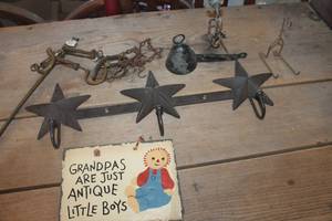 lot 4009 image: Vintage Metal Star Hanging Rack and More