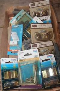 lot 4012 image: NIP Vintage Drawer Pulls & More