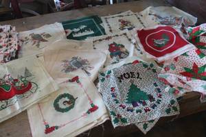 lot 4025 image: Christmas Quilt Squares and Material