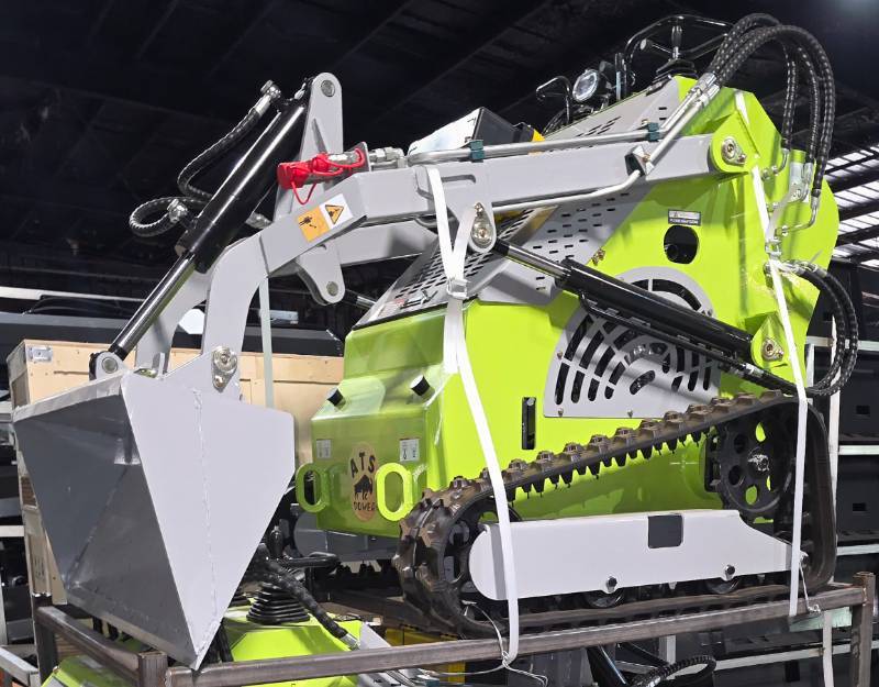 lot 2011 image: Unused ATS Power Mini Skid Steer Loader  ATS-T460 - 23Hp Engine DisplacementCylinders 7392Motor Speed 3600 Rpm Max Torque 2500 Rpm