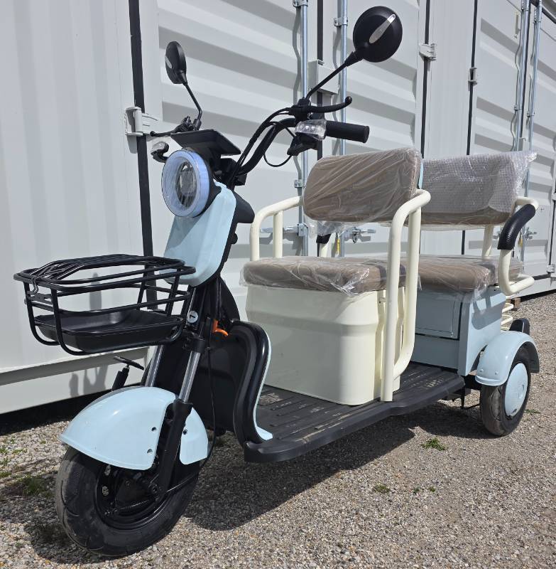 lot 5043 image: UNUSED - Blue Mini Golf CartTrike IRGC40 - Wall Charger - Remote Security System - Lights - Horn - Under Seat Storage - Small But Powerful Some Assembly Required