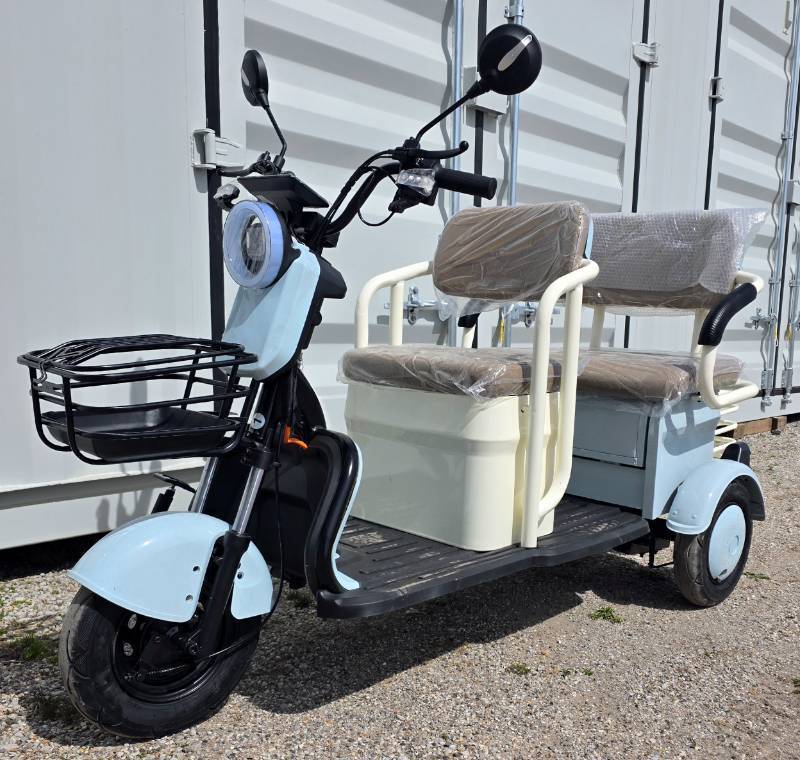 lot 5044 image: UNUSED - Blue Mini Golf CartTrike IRGC40 - Wall Charger - Remote Security System - Lights - Horn - Under Seat Storage - Small But Powerful Some Assembly Required