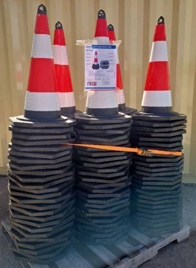 lot 5075 image: Lot of 164 - Unused SDLanch IRSTC Safety Traffic Cones - 250 Total Cones