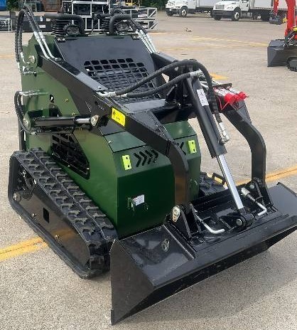 lot 6102 image: Unused Mini Skid Steer Loader  ZJZ-380 Green