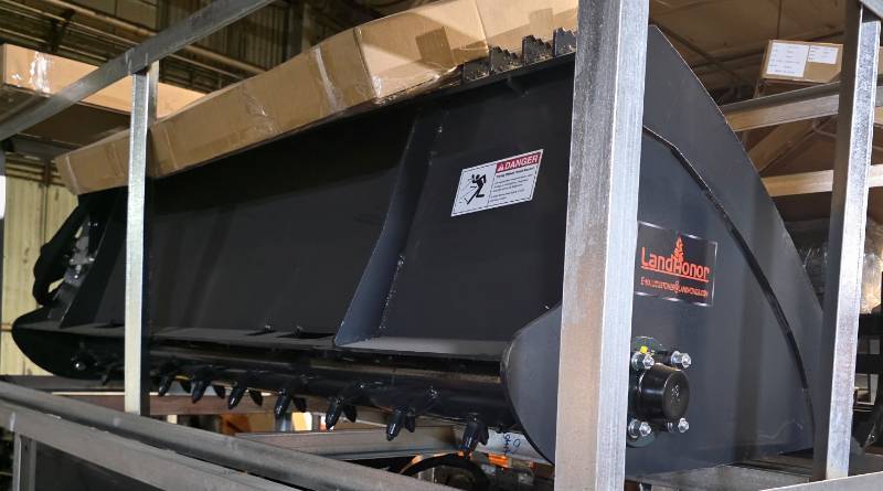 lot 3009 image: Unused LandHonor 72in Skid Steer Combo Rake Bucket HB-12-72W