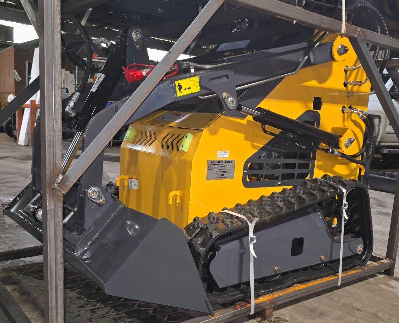 lot 6115 image: Unused Mini Skid Steer Loader  ZJZ-380 Yellow