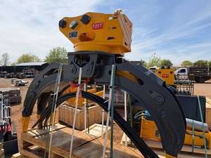 lot 5440 image: Unused TOFT 04G Hydraulic Rotating Grapple with 45mm Pins to fit CAT 305 and 4-8 ton Excavators with Hoses