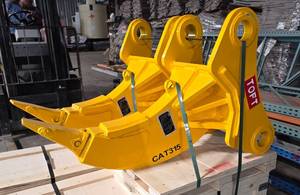 lot 5456 image: Unused TOFT Excavator Ripper for CAT315 or 10-15 Ton Excavator  TOFT 06ER - 563lbs