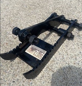 lot 6288 image: Unused Excavator Mechanical Thumb Clamp for Mini Excavators