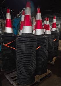 lot 6335 image: Unused Traffic Cones 38pcs
