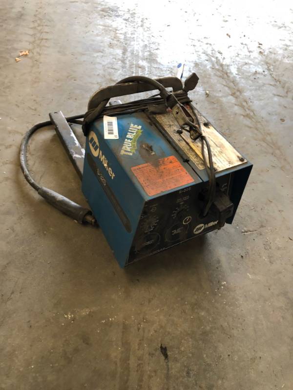 lot 37 image: Miller S-32S Wire Feed Millermatic Welder