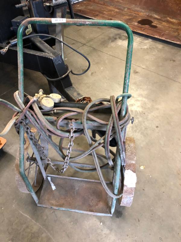 lot 39 image: Torch Cart With Hoses and Gauges (no bottles included)