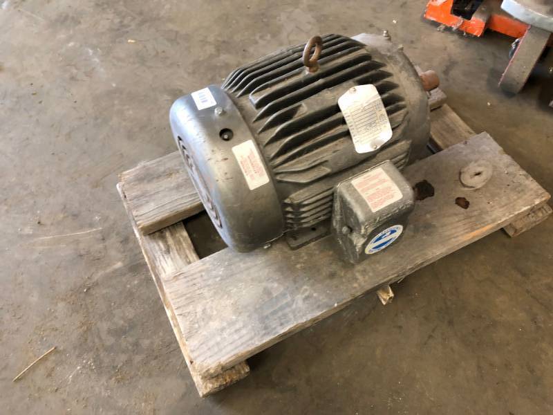 lot 41 image: Unused 7.5 HP Electric Motor