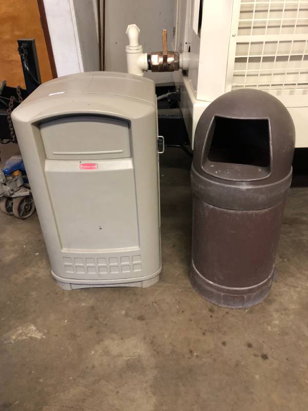 lot 46 image: Lot of 2 commercial trash cans