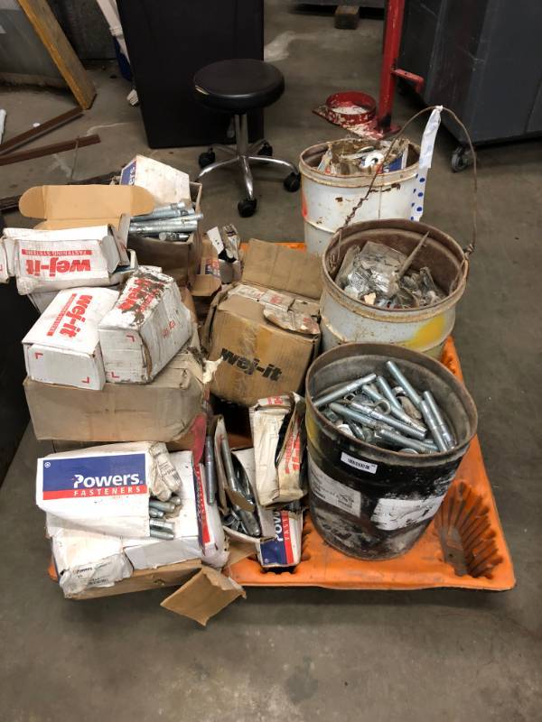lot 56 image: Large Pallet of Various size bolt anchors