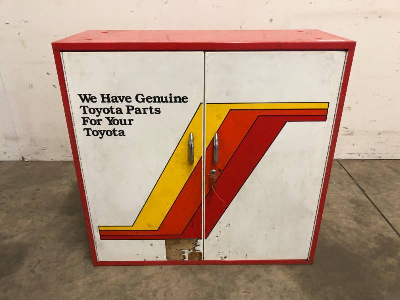 Toyota Parts Metal Wall Cabinet Auto Machine Shop Outdoor Equipment And More Auction Equip Bid