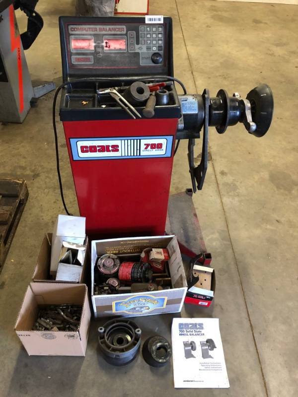 lot 5 image: Coats 700 Tire Balancer