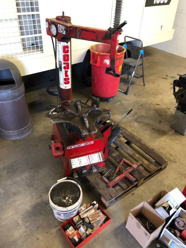 lot 6 image: Coats Rim Clamp 5030A Tire Machine