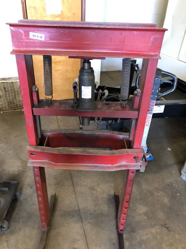lot 8 image: 12 ton Hydraulic H-Press