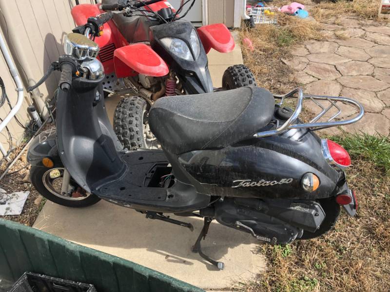 lot 16 image: Taotao 50cc Scooter   for parts or repair  non running   no title or key