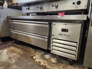 lot 3733 image: Serv-Ware Commercial Refrigerated Chef Base
