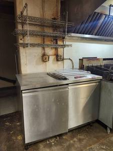 lot 3735 image: Entre Commercial Undercounter Refrigerator  Model UF48