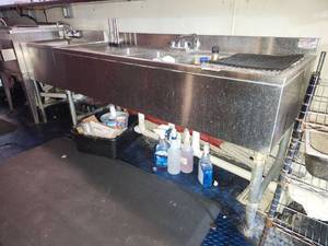lot 3758 image: Commercial Stainless Steel Bar Sink Unit with Drainboard