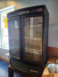 lot 3766 image: True Commercial Display Refrigerator  Model GDM-35SL