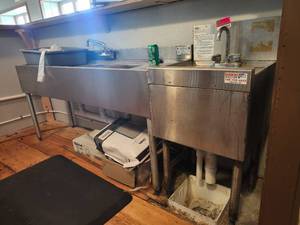 lot 3769 image: Glastender BSB-18 and Krowne 18-53C Commercial Bar Sinks